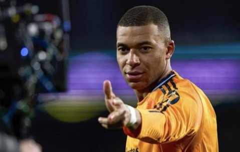 爱游戏ayx网页版 - 窗口期利物浦调整名单以备法国杯，更衣室发声环节打磨，气氛紧张，控场能力受关注