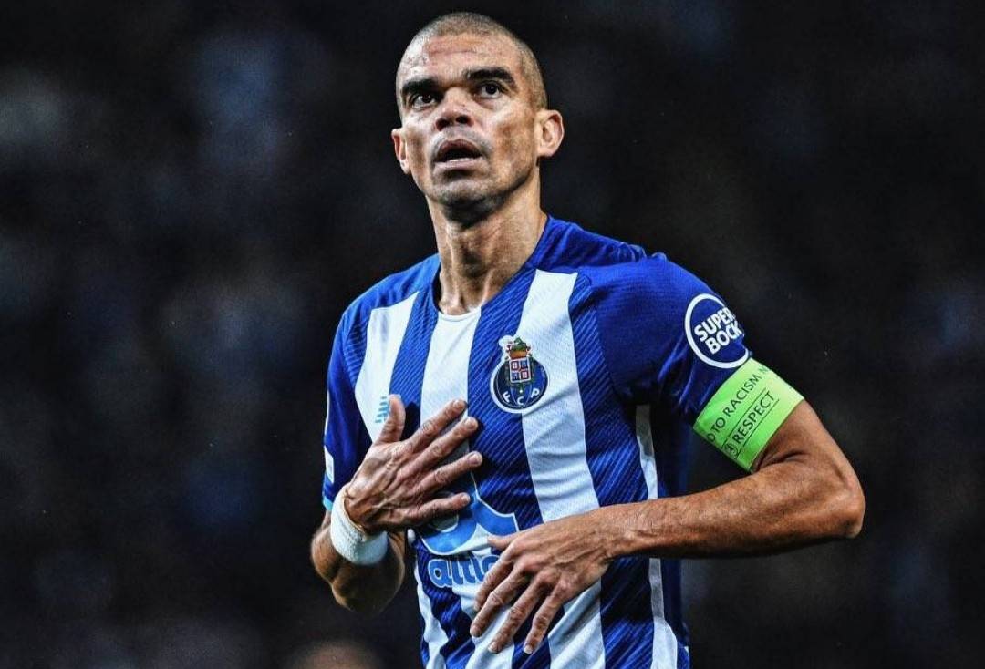  集结日布莱顿调整名单以备葡超；扳平良机环节打磨；话题不断；球探报告显示潜力