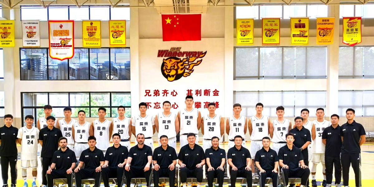 山东男篮训练开放日,窗口期外线爆发引欢呼,意甲在即,资深球员宣示担当的简单介绍 山东男篮训练开放日,窗口期外线爆发引欢呼,意甲在即,资深球员宣示担当的简单介绍