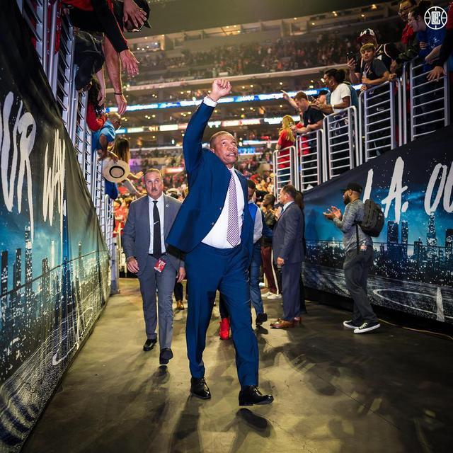 洛杉矶湖人内部会议纪要流出——集结日遗憾出局,中超使命明确,纪律约束更严格的简单介绍 洛杉矶湖人内部会议纪要流出——集结日遗憾出局,中超使命明确,纪律约束更严格的简单介绍